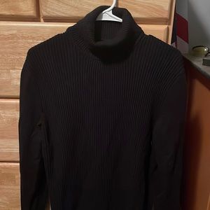 Club room size Large all black turtleneck